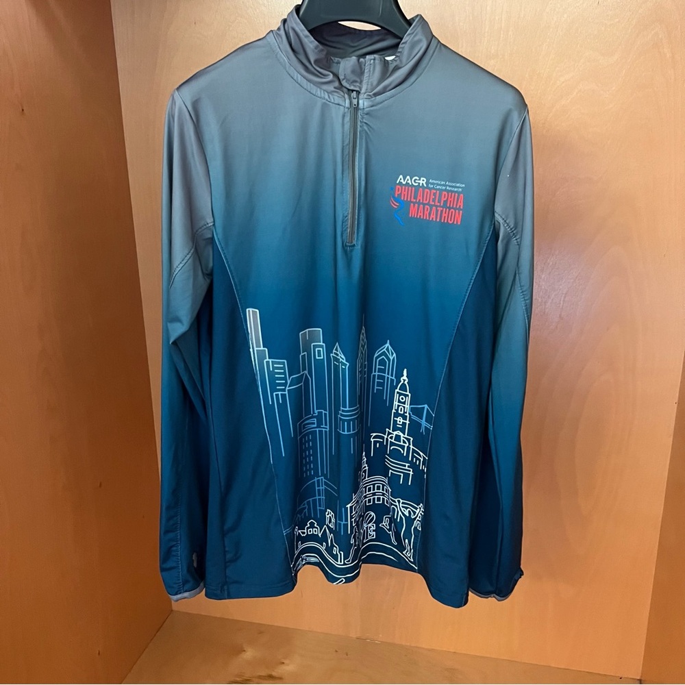 Leslie Jordan AACR Philadelphia Marathon Blue Gray Pullover